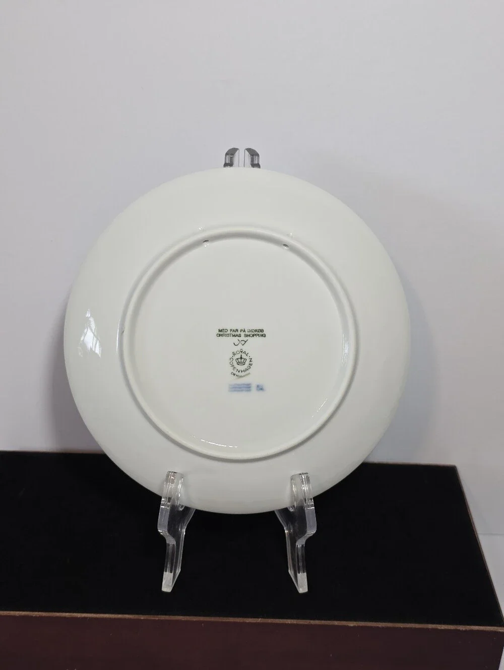 Royal Copenhagen 1994 Christmas Plate Shopping Blue White Porcelain